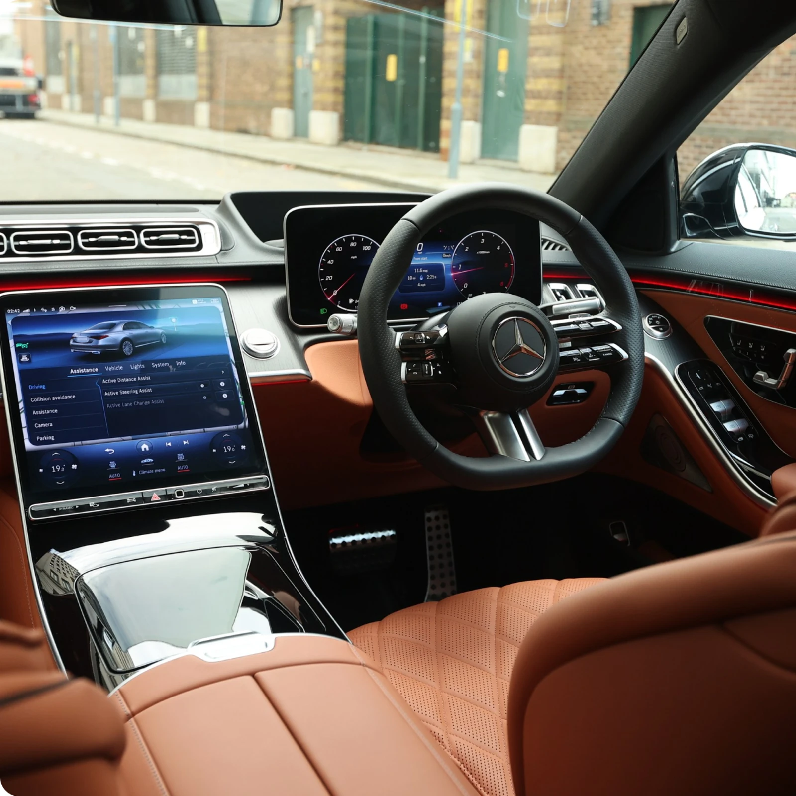 Lux Chauffeur electric fleet and company details