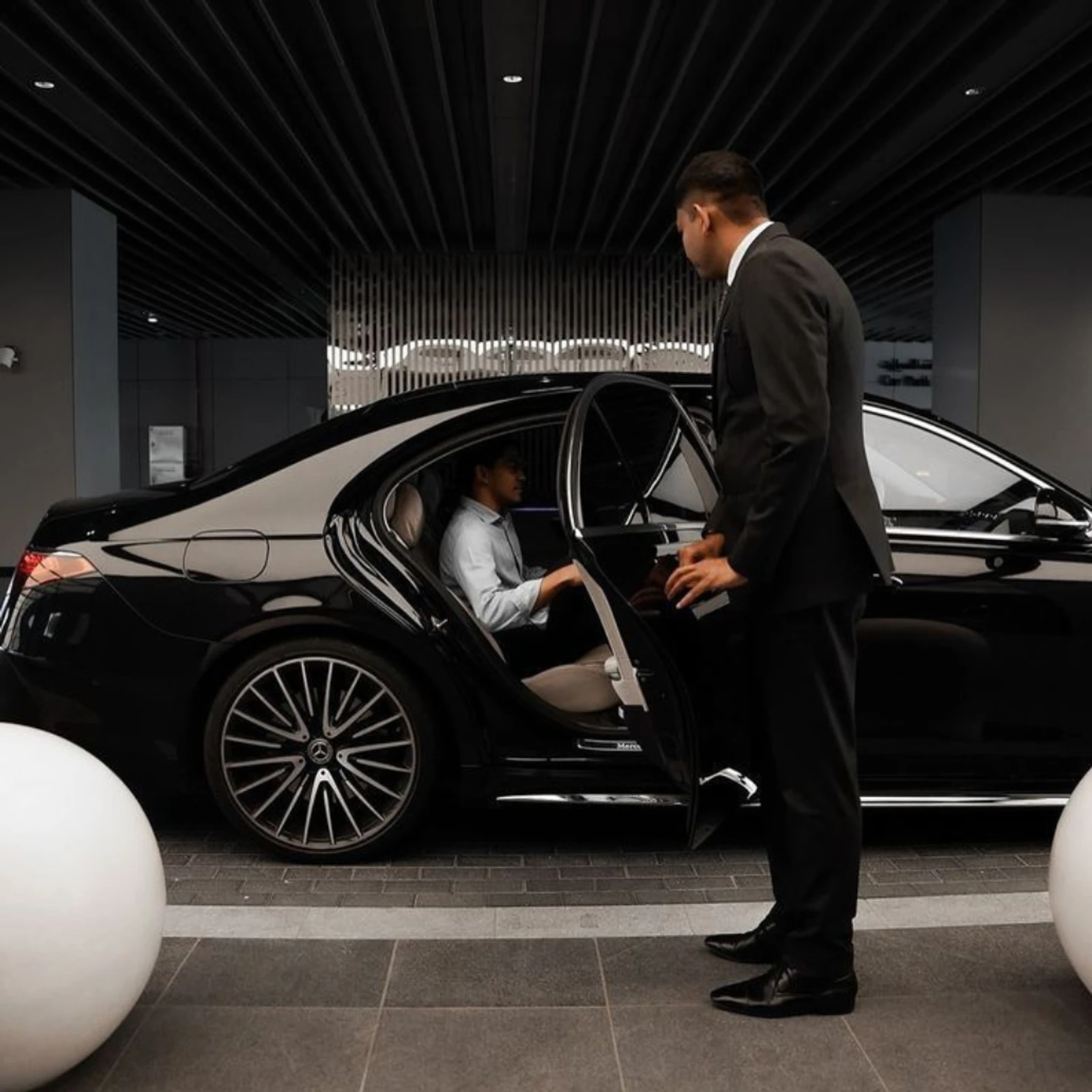 Luxury, affordable and eco-friendly chauffeur service Milton Keynes electric car